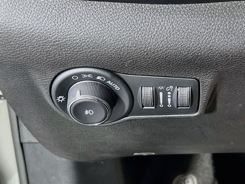 Used 2023 Jeep Compass Latitude AWD/4WD image 10