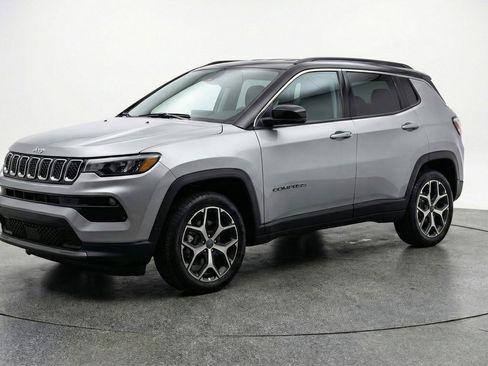 Used 2025 Jeep Compass Limited image 3