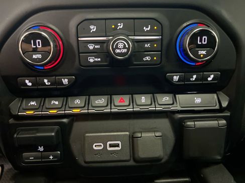 Used 2021 Chevrolet Silverado 1500 High Country w/ Technology Package AWD/4WD image 16