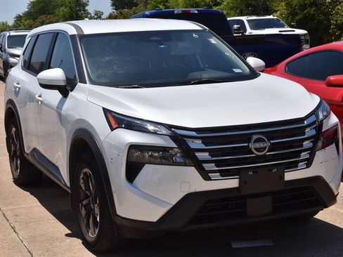 Used 2024 Nissan Rogue SV FWD image 4