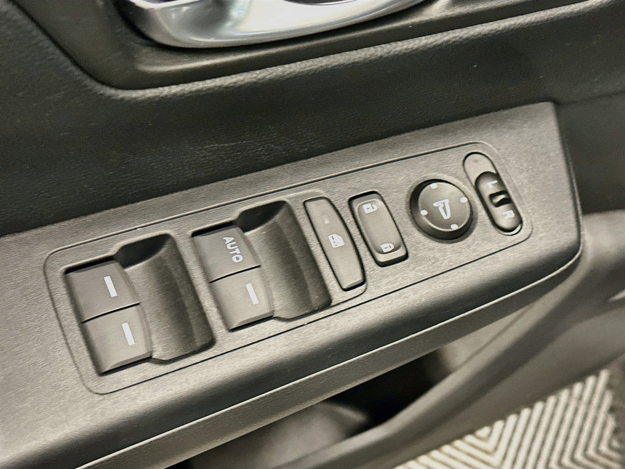 Used 2025 Honda CR-V LX image 15