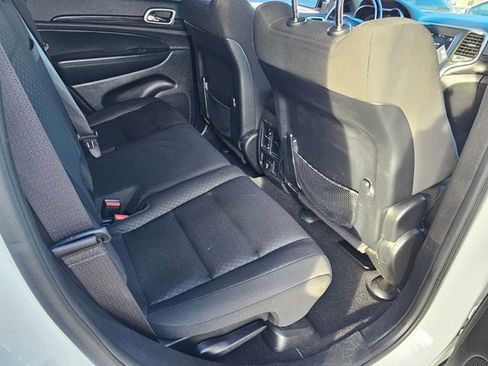 Used 2021 Jeep Grand Cherokee Laredo w/ Security & Convenience Group image 18