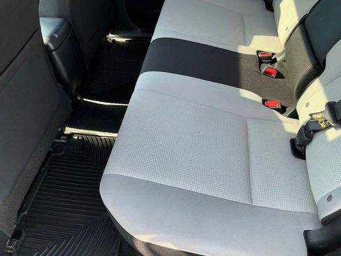 Used 2018 Toyota RAV4 XLE AWD/4WD image 12