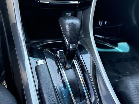 Used 2017 Honda Accord LX image 31
