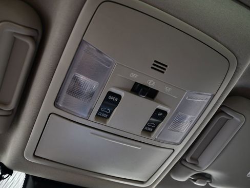 Used 2018 Toyota RAV4 Limited image 35