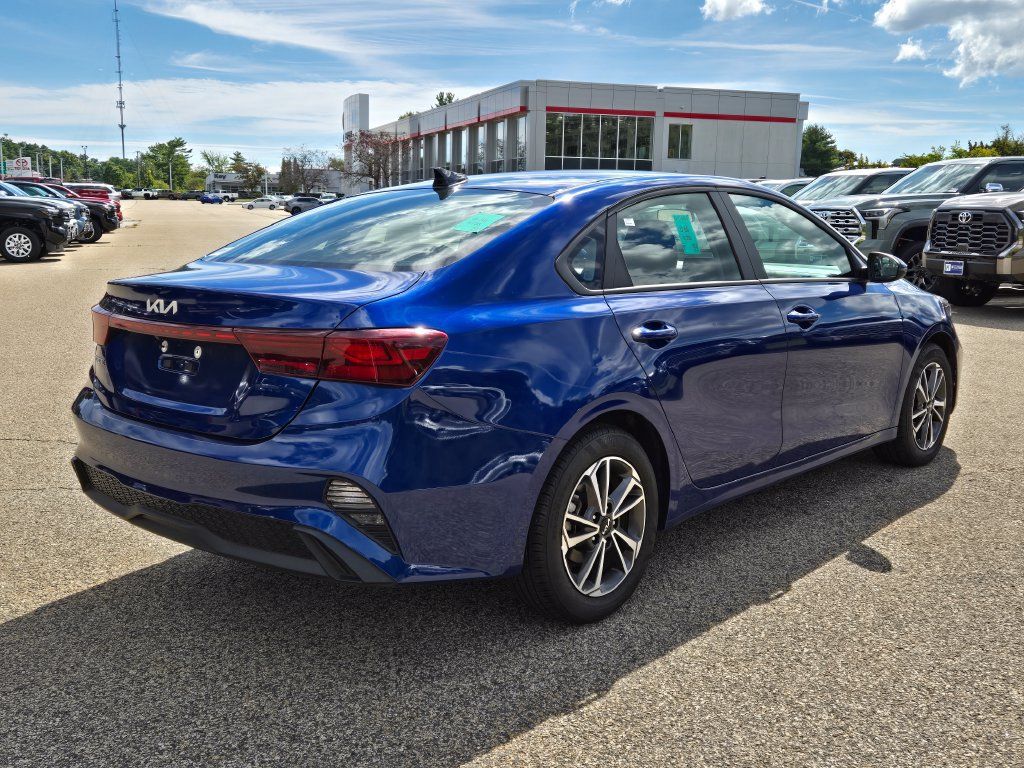 Used 2024 Kia Forte LXS w/ LXS Technology Package FWD image 6