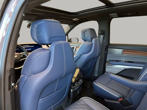 New 2026 Cadillac Vistiq Premium Luxury image 13