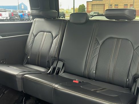 Used 2022 Ford Expedition Platinum image 35