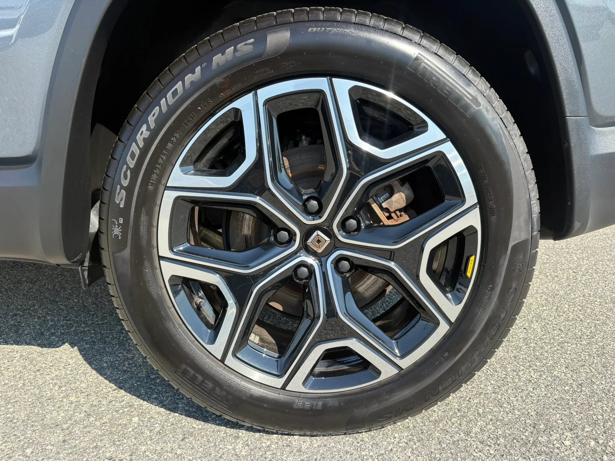 Used 2025 Rivian R1S Adventure Dual AWD/4WD image 29
