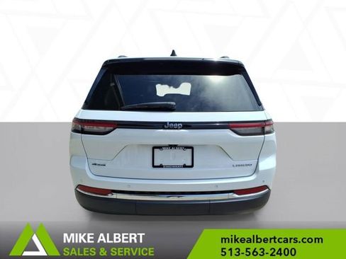 Used 2023 Jeep Grand Cherokee Laredo AWD/4WD image 6