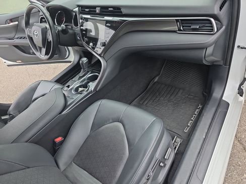 Used 2019 Toyota Camry XSE FWD image 13