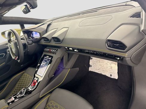 Used 2024 Lamborghini Huracan EVO image 30