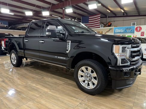 Used 2020 Ford F250 Platinum w/ FX4 Off-Road Package AWD/4WD image 3