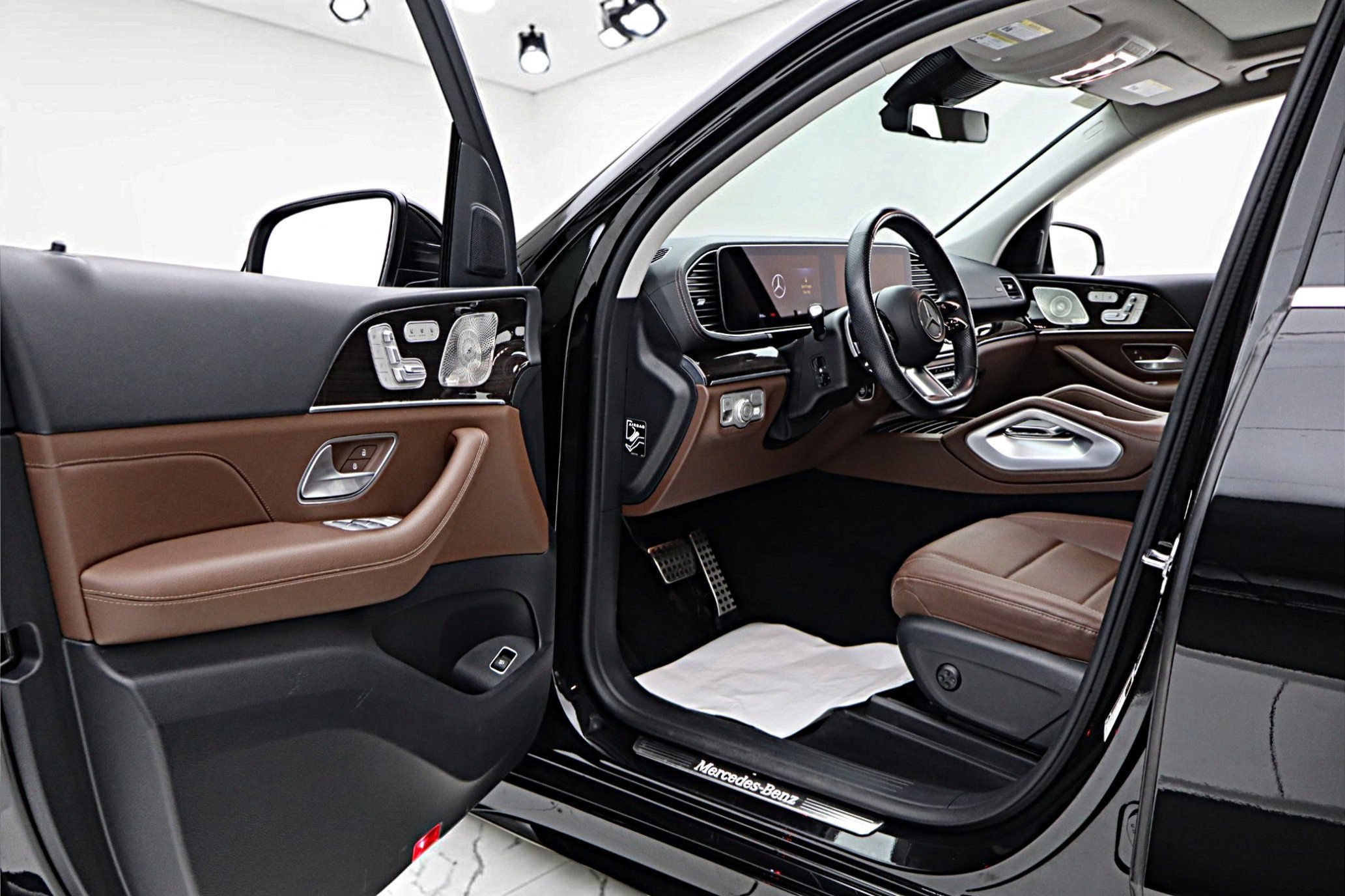 Used 2024 Mercedes-Benz GLS 450 4MATIC image 36