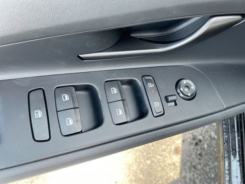 Used 2025 Hyundai Elantra Sport image 39