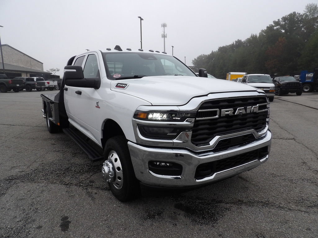 Used 2026 RAM 3500 Tradesman w/ Chrome Appearance Group AWD/4WD image 11