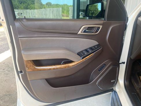 Used 2015 GMC Yukon Denali w/ Touring Package AWD/4WD image 12