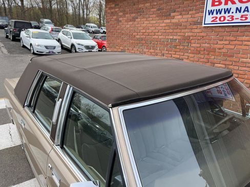 Used 1989 Lincoln Town Car Signature image 14