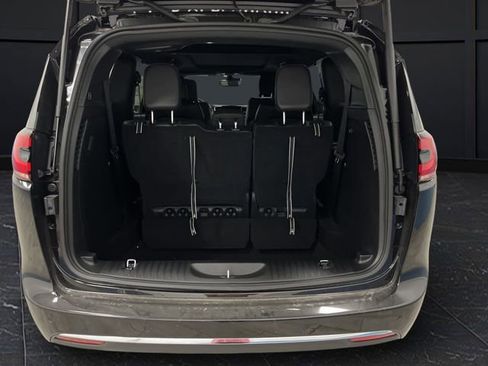 New 2026 Chrysler Pacifica Select image 14