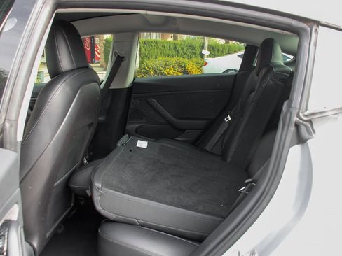 Used 2018 Tesla Model 3 Long Range image 36