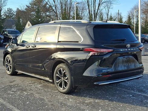 New 2026 Toyota Sienna Platinum image 8