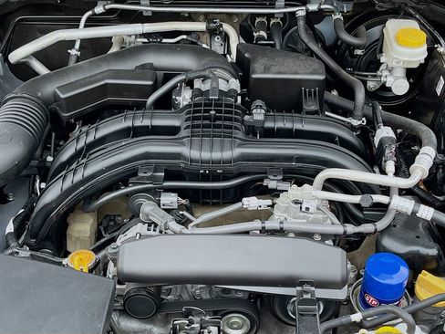 Used 2021 Subaru Crosstrek 2.0i Premium w/ Moonroof Package image 31