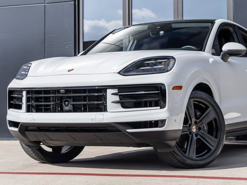 Used 2025 Porsche Cayenne Coupe image 7