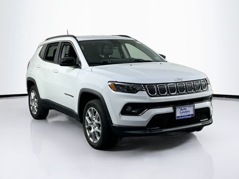 Used 2022 Jeep Compass Latitude AWD/4WD image 3