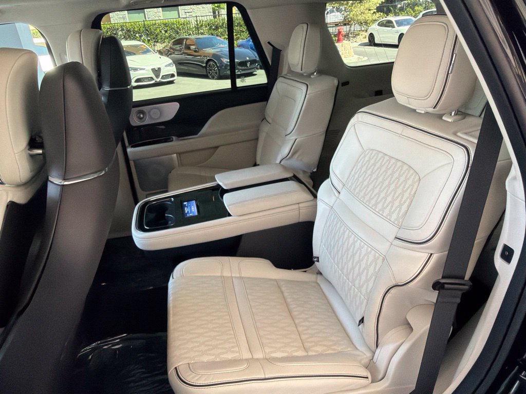 Used 2024 Lincoln Navigator Black Label AWD/4WD image 33