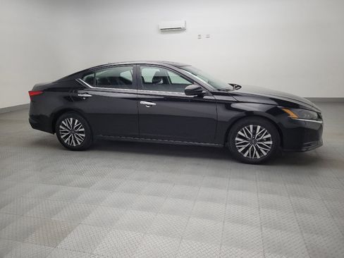 Used 2023 Nissan Altima 2.5 SV image 11