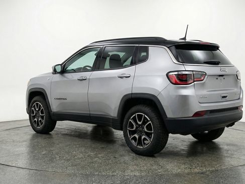 Used 2025 Jeep Compass Trailhawk AWD/4WD image 6