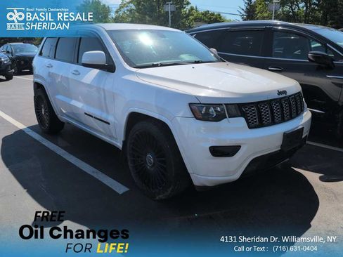 Used 2017 Jeep Grand Cherokee Altitude AWD/4WD image 1