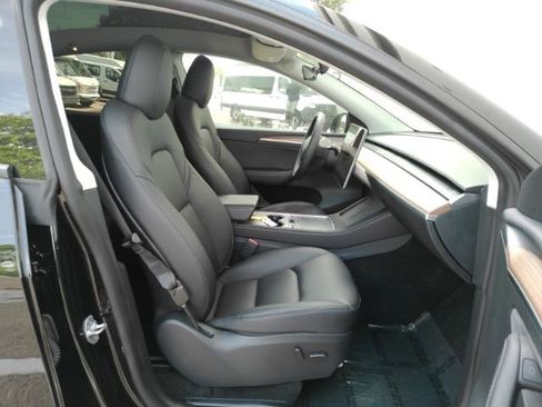 Used 2025 Tesla Model Y Long Range AWD/4WD image 19