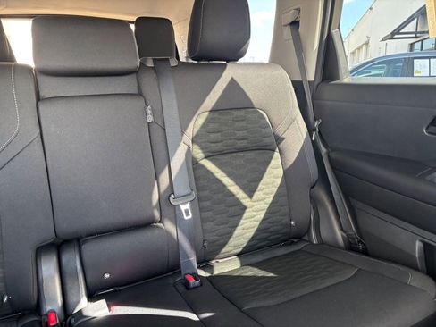 Used 2025 Nissan Pathfinder SV FWD image 40