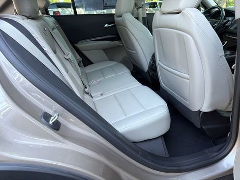 Used 2023 Cadillac XT4 Luxury w/ Cold Weather Package FWD image 15