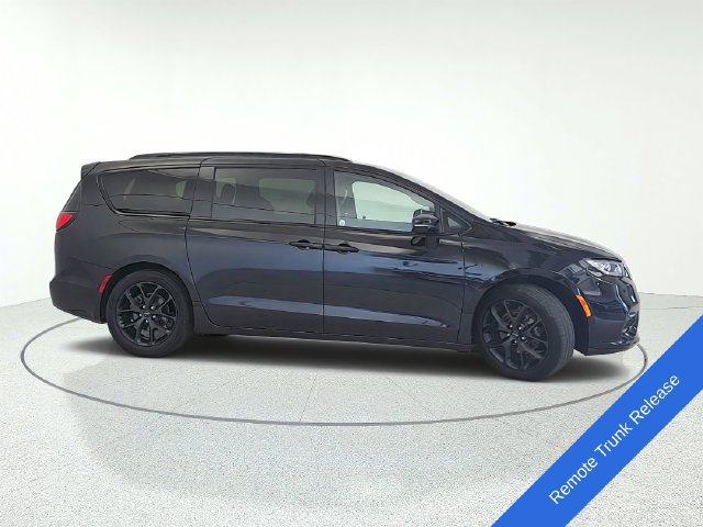 Used 2025 Chrysler Pacifica Limited FWD image 7
