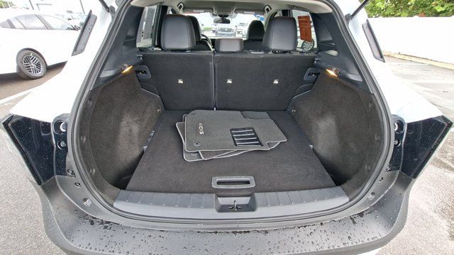 Certified 2025 Nissan Kicks SR FWD image 21