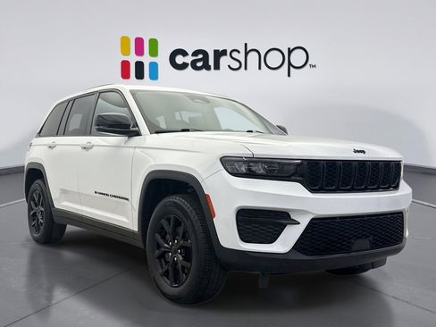 Used 2024 Jeep Grand Cherokee Altitude image 7