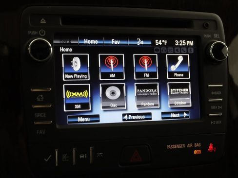 Used 2017 Chevrolet Traverse LT w/ Style and Technology Package image 32