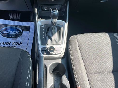 Used 2025 Hyundai Venue SEL FWD image 22