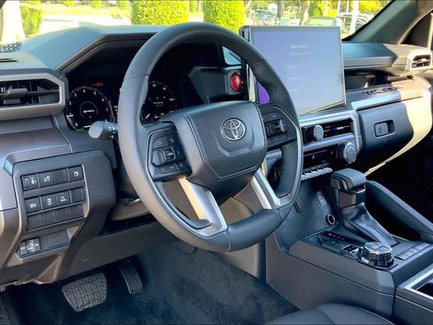 Used 2025 Toyota Tacoma TRD Off-Road image 16
