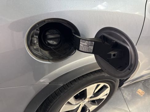 Used 2021 Subaru Ascent Premium w/ Convenience Package image 11