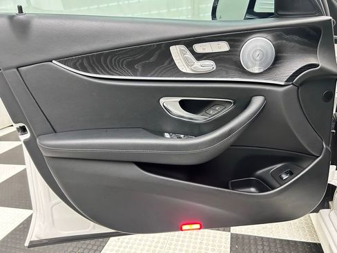 Used 2018 Mercedes-Benz E 300 4MATIC image 11