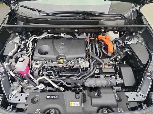 Used 2024 Toyota RAV4 SE image 12