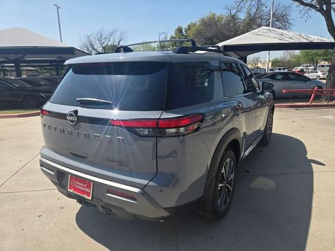 New 2026 Nissan Pathfinder Platinum FWD image 5