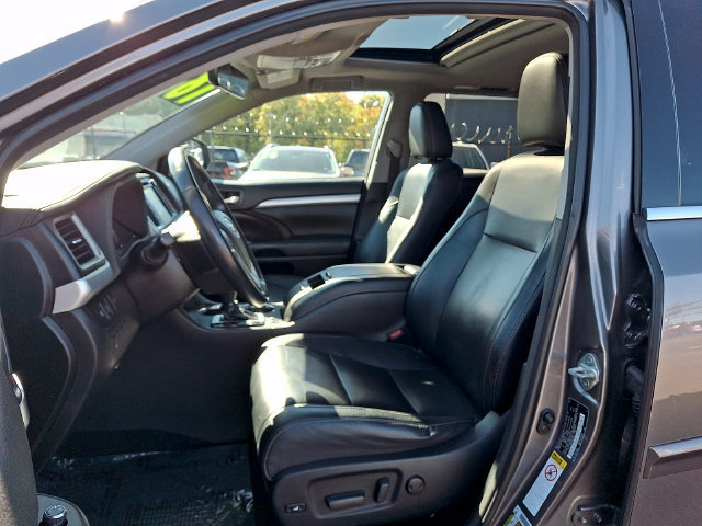 Certified 2018 Toyota Highlander XLE w/ Protection Package #3 AWD/4WD image 13