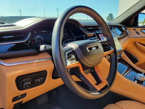 Used 2023 Jeep Grand Cherokee L Summit AWD/4WD image 13