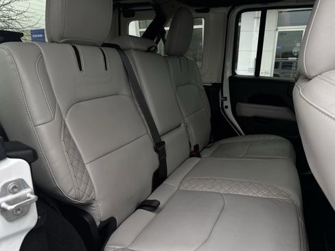 Used 2022 Jeep Wrangler Unlimited Sahara image 26
