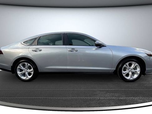 Used 2025 Honda Accord LX image 4