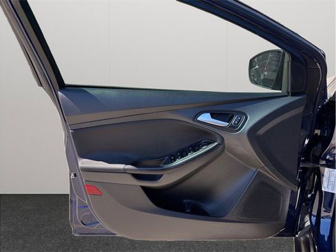 Used 2017 Ford Focus SEL image 16